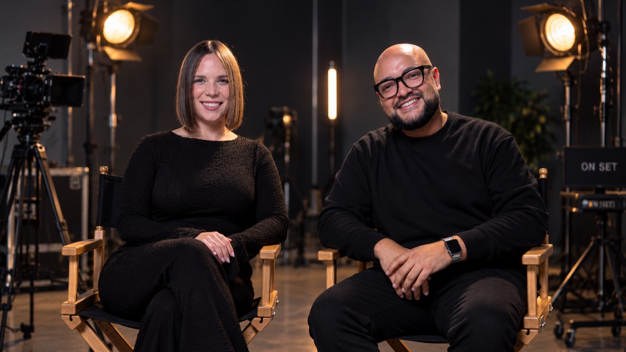 Jean Paul Jiménez y Josselid Cuevas, founders de On Purpose, en un set de producción audiovisual